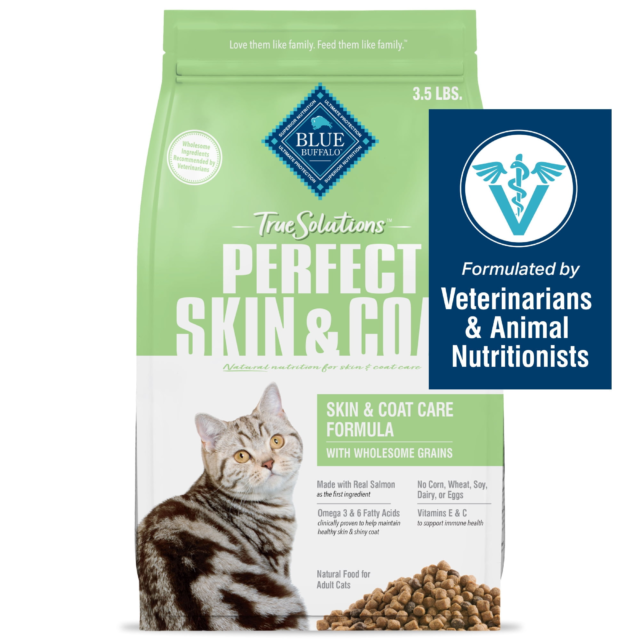 Blue Buffalo True Solutions Perfect Skin & Coat Natural Dry Food for Adult Cats, Salmon, 3.5-lb. Bag